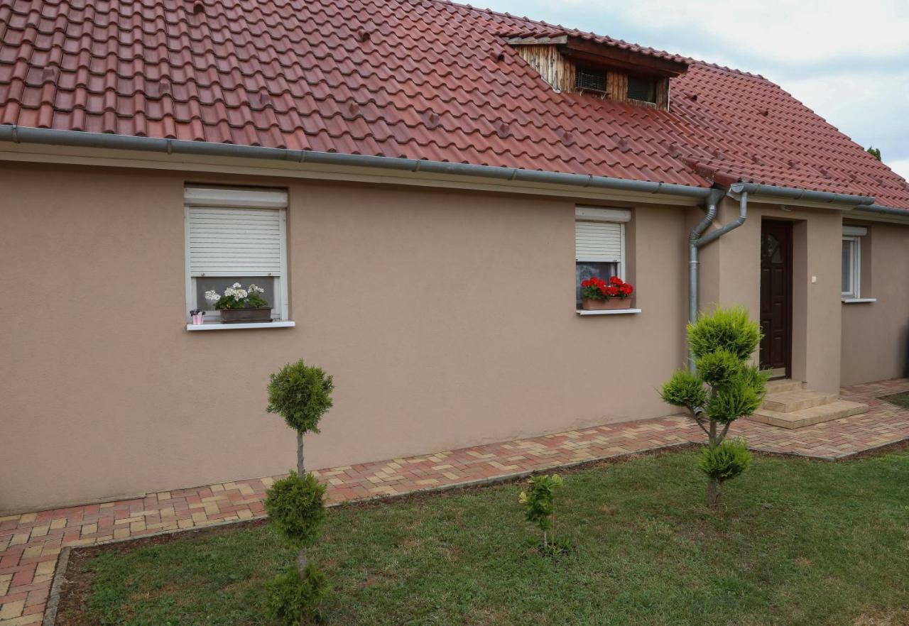 Silentium Garden Apartman Sarvar Exterior photo